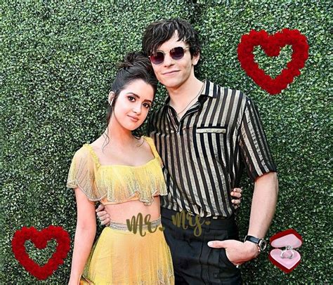 Are ross lynch and laura marano dating in real life